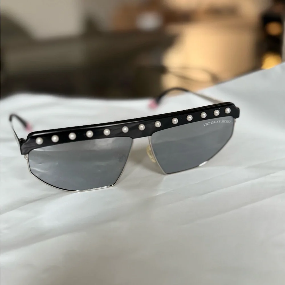 Victoria's Secret Black and Silver Sunglasses With Pearl Detail